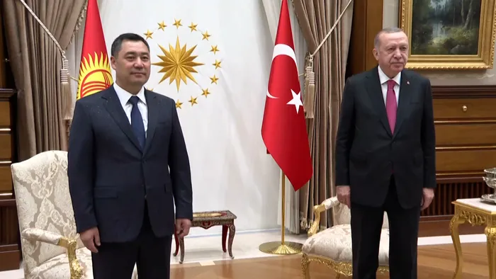 Son dakika: Başkan Erdoğan Kırgızistan Devlet Başkanı Caparov ile görüştü