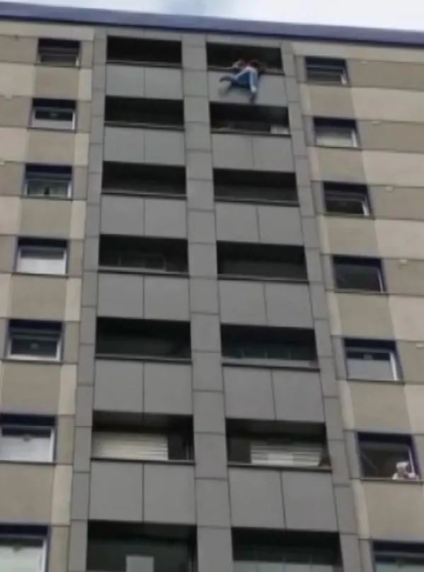 istanbulda-yurekleri-agza-getiren-goruntuler-12nci-katta-can-pazari-1662365961702.jpg İstanbul’da yürekleri ağza getiren görüntüler! 12’nci katta can pazarı - 2