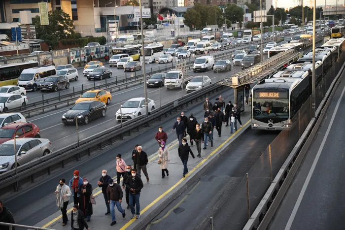 Son dakika: İstanbulluların sabah çilesi! Trafik yine kilit - 3