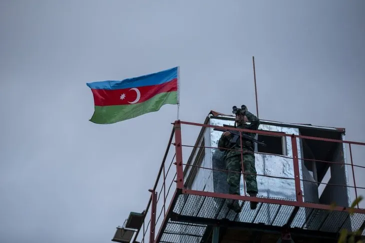 Ermenistan işgalinden kurtarılan Azerbaycan'ın Zengilan kentindeki karakollara bayrak çekildi