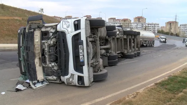 Tuzla'da atık su tankerleri kaza yaptı - 2