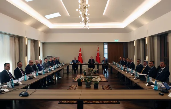 Son dakika: Ahlat’ta valiler toplantısı | Başkan Erdoğan bölge valileri toplantısına liderlik etti