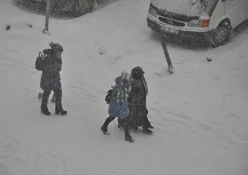 Son dakika: Kars'ta eğitime kar engeli