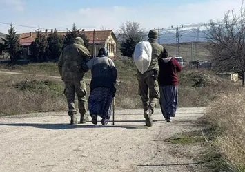 Mehmetçik deprem bölgesinde millet için seferber oldu! Devlet millet el ele