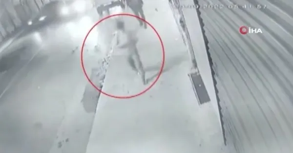 1665725057879.jpg Eve giren hırsız yakalananınca boğazını kesti! Hayati tehlikeyi atlatan öğretmen yaşadığı kabusu anlattı - 2