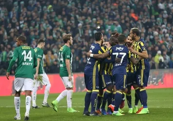 Fenerbahçe, Bursa'da son dakikalarda yıkıldı