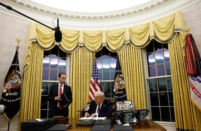 trumptan-biden-yonetimi-temizligi-kollari-sivadi-o-kararnamelere-iptal-1737430318008.jpg Foto: AFP