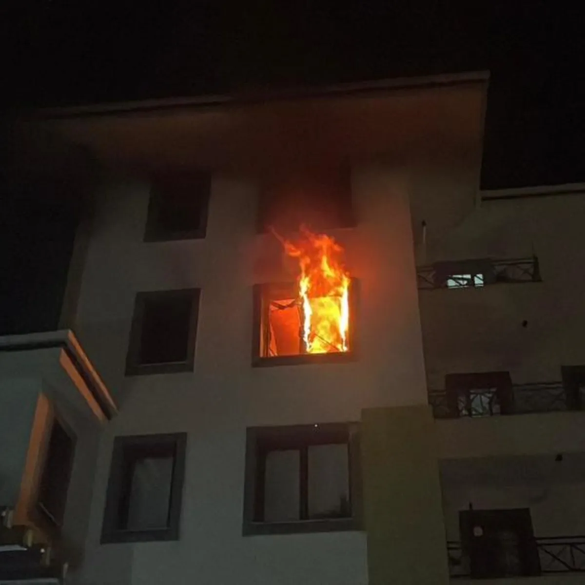 Karaman'da dehşet anları! Annesine sinirlenen evlat evi ateşe verdi: 10 kişi mahsur kaldı