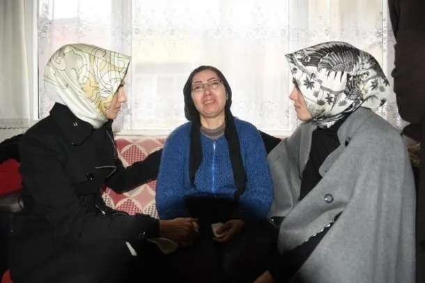 Sümeyye Erdoğan ve Esra Albayrak Özgecan’ın evinde