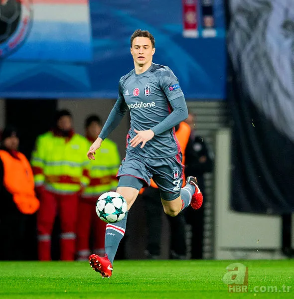 Beşiktaş bir yıldızını daha İngiltereye gönderiyor 4