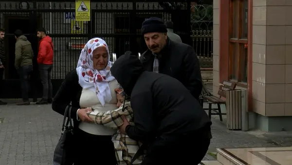 istanbulda-3-cocugunu-asarak-intihar-etmisti-cenazeler-ceylanpinara-gonderildi-1674910920671.jpg İstanbul’da 3 çocuğunu asarak intihar etmişti! Cenazeler Ceylanpınar’a gönderildi - 4