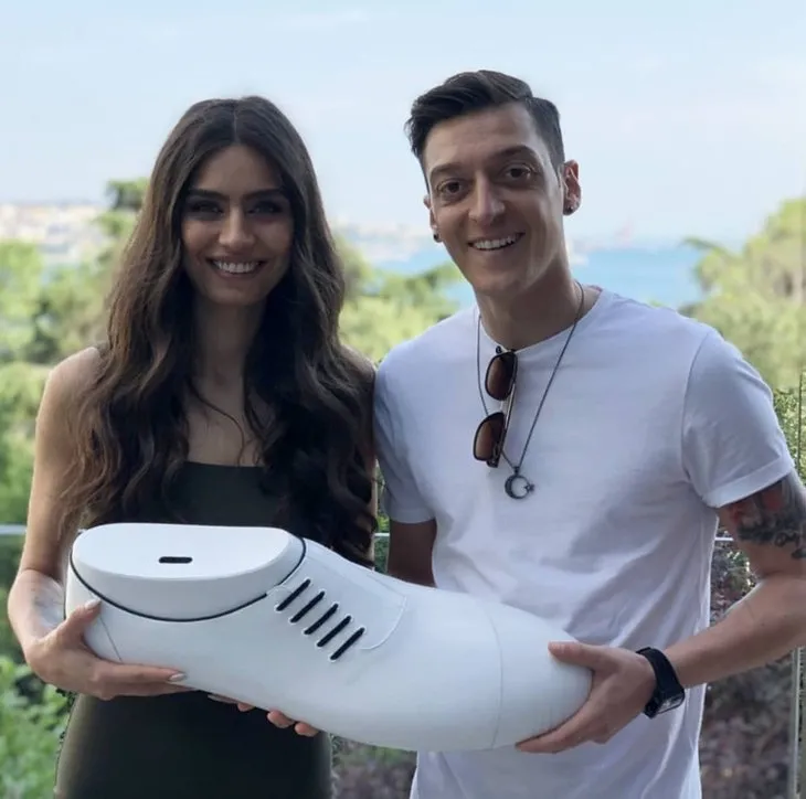 Futbolcu Mesut Özil ve Amine Gülşe’nin bebeğinin cinsiyeti belli oldu