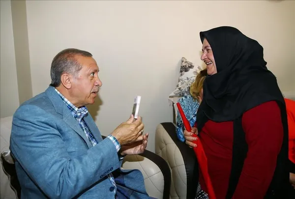 Kimlere sigarayı bıraktırmadı ki! Başkan Erdoğan’ın ’bırakmaz sözü’ aldığı tam 215 paket | Beştepe’de sergileniyor