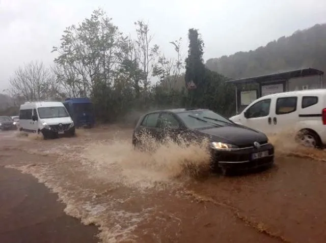 Meteoroloji İstanbul'u uyarmıştı, Beykoz'da yollar göle döndü, tünelleri su bastı - 1