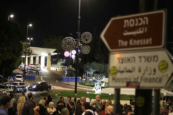 Yakınlarını kaybeden İsrailliler Netanyahu’nun istifası için çadır kurdu