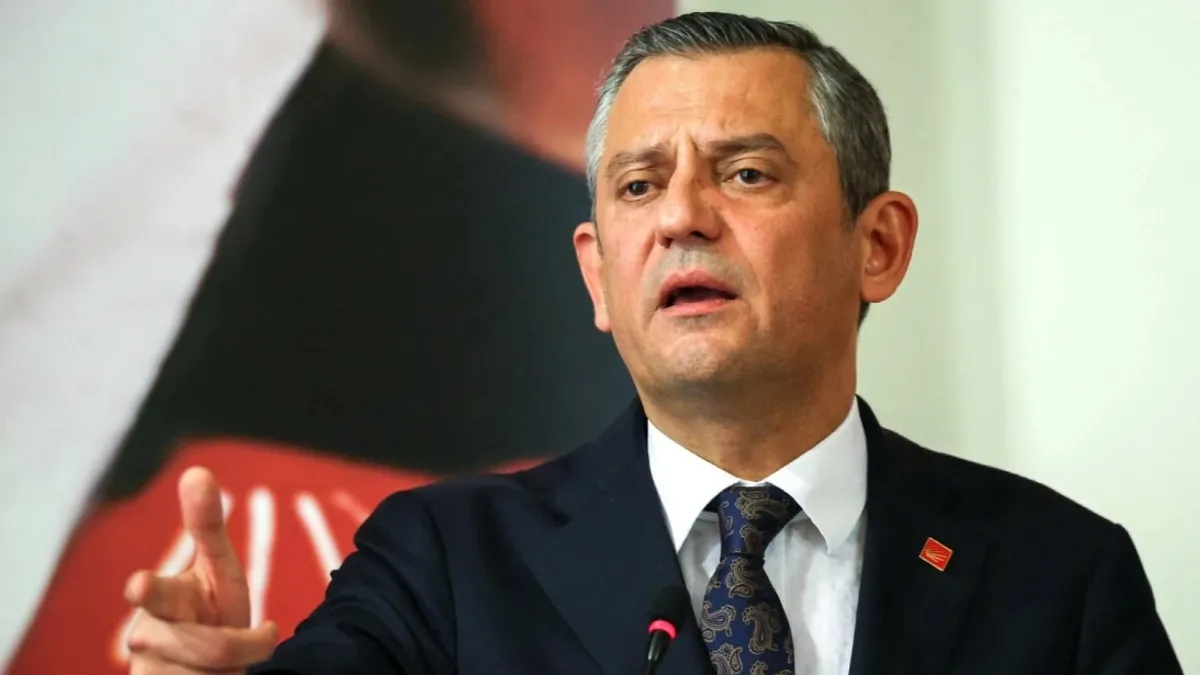 Özgür Özel bu kez de Le Monde'a Türkiye'yi şikayet etti! Skandal ifadeler... Adaylık sinyali