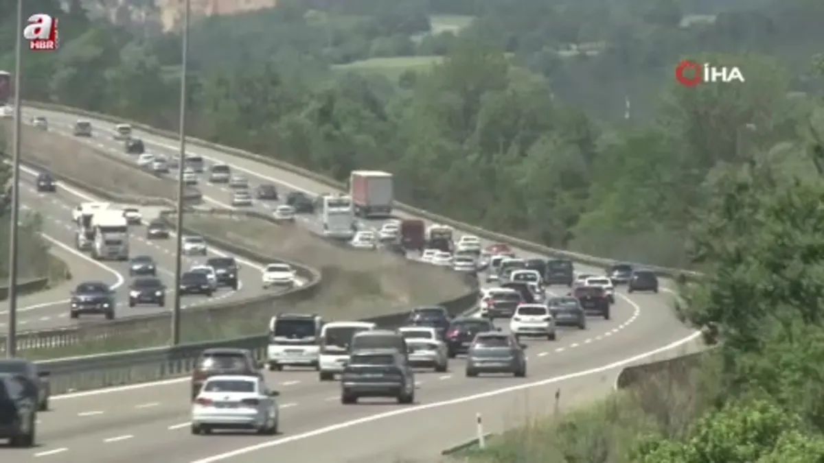 Tatilcilerin dönüş yolculuğu başladı: Bolu geçişinde akıcı yoğunluk