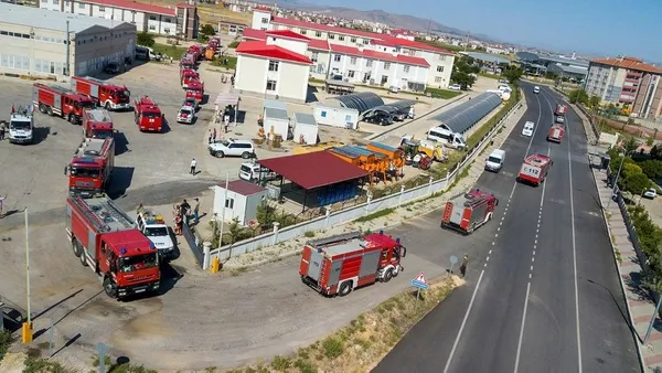 Azerbaycan'dan Türkiye'ye gelen 220 itfaiye eri daha yangınla mücadeleye destek verecek ''Biz kardeş Türkiyemiz'in yanındayız'' - 2