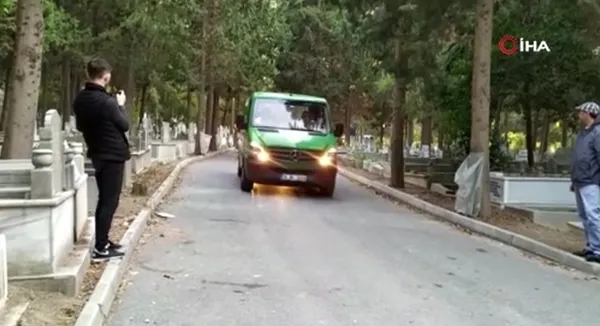 annesi-vefat-eden-derya-tunayi-ibrahim-tatlises-yalniz-birakmadi-1667411426208.jpg Annesi vefat eden Derya Tuna’yı İbrahim Tatlıses yalnız bırakmadı - 1