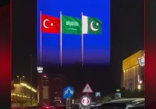 SUUDİ ARABİSTAN'DA ÜÇLÜ İTTİFAK