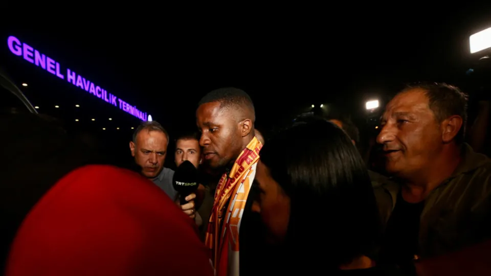 Galatasaray Wilfried Zaha'yı İstanbul'a getirdi! Erden Timur'un o sözleri Zaha'yı ikna etti | İşte transferin perde arkası