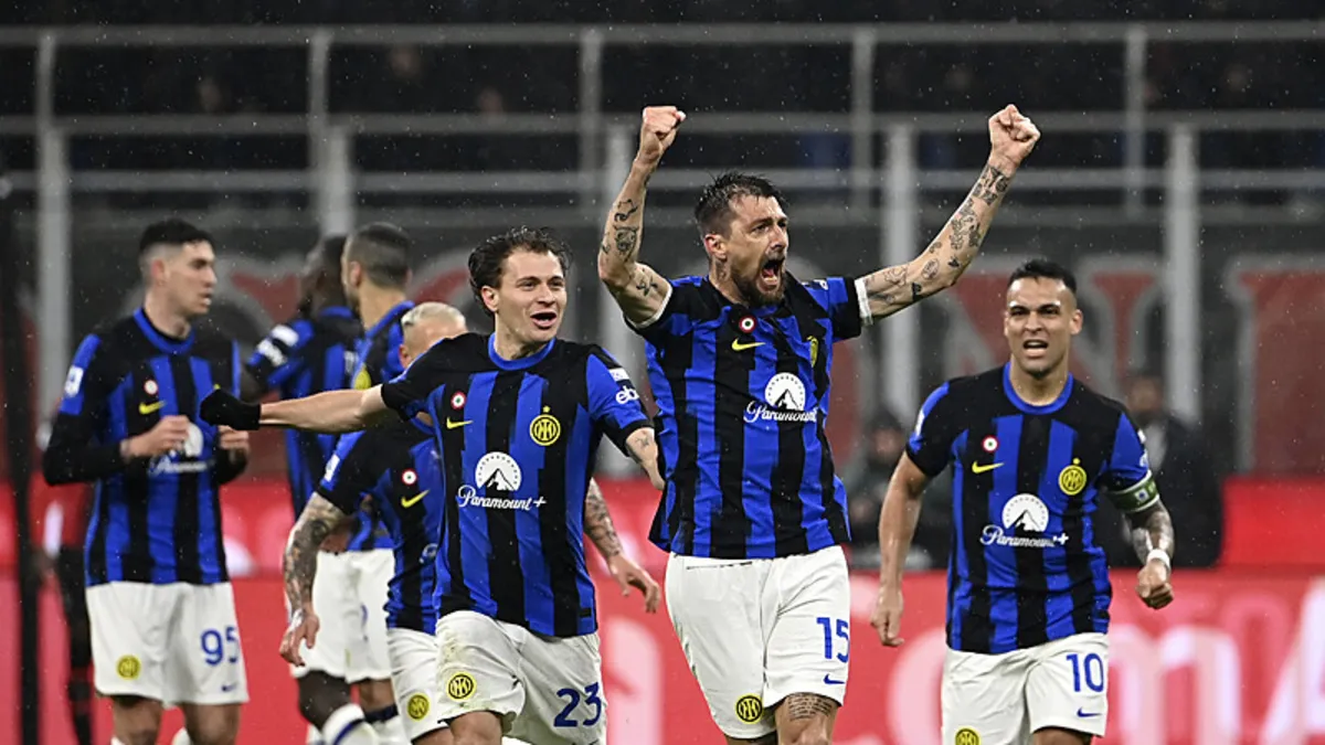 Inter Serie A'da 20 şampiyonlukla 2. yıldızı taktı! Derbi maçında Milan'ı devirdi
