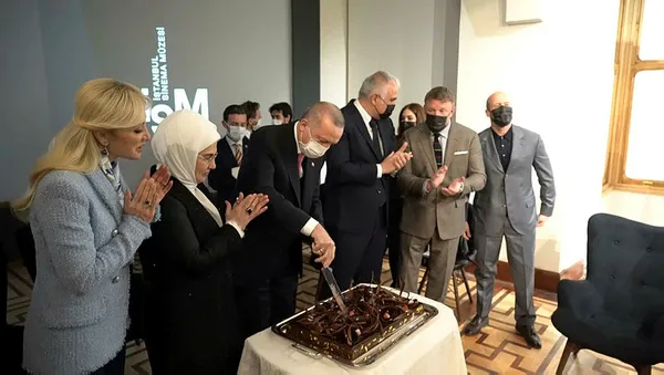 Hollywood yıldızları Jason Statham ve Guy Ritchie Başkan Erdoğan'ın doğum gününü kutladı - 2