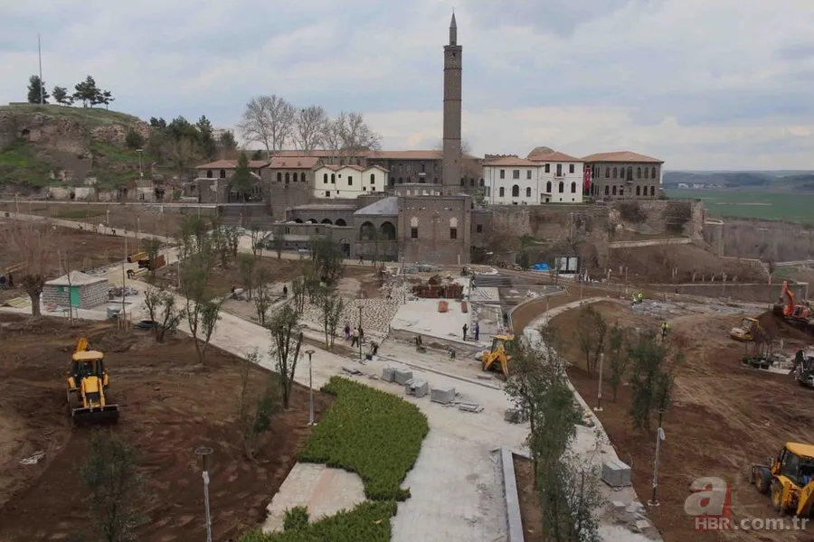 Devlet, Sur'u yeniden inşa ediyor 23