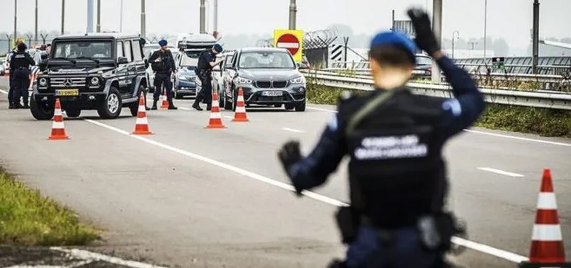 Polis, el koyduğu kebapları kendi dağıttı