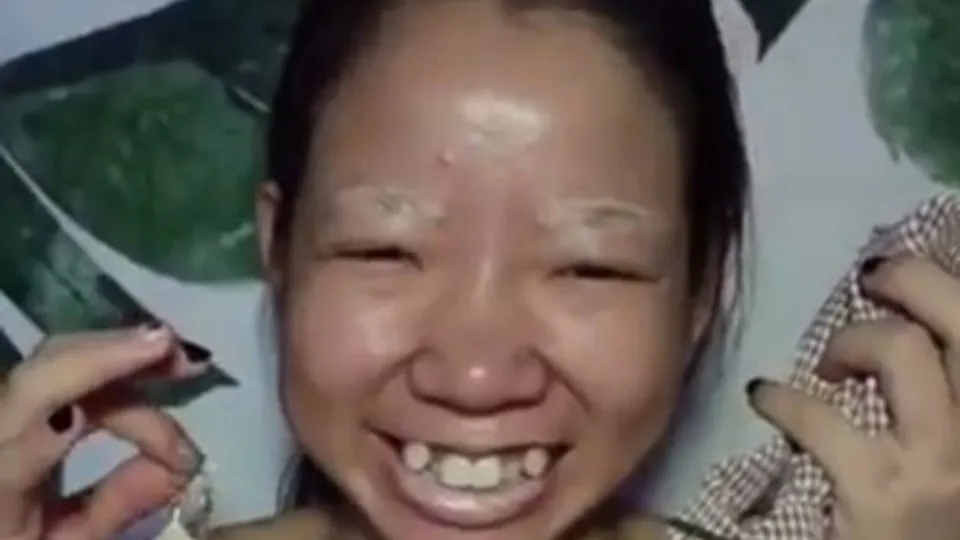 Yaptığı makyajla öyle bir değişti ki! Yok artık dedirtti...