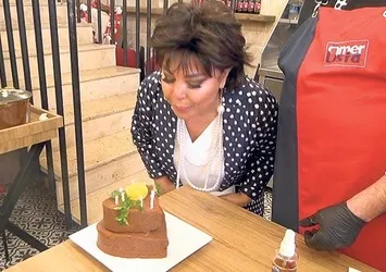 Safiye Soyman'dan çiğ köfteli kutlama