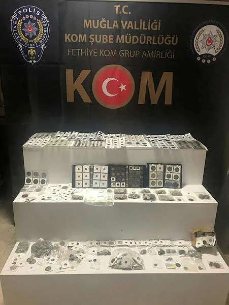 Muğla'da tarihi eser olduğu değerlendirilen çok sayıda sikke ve 63 obje ele geçirildi - 3