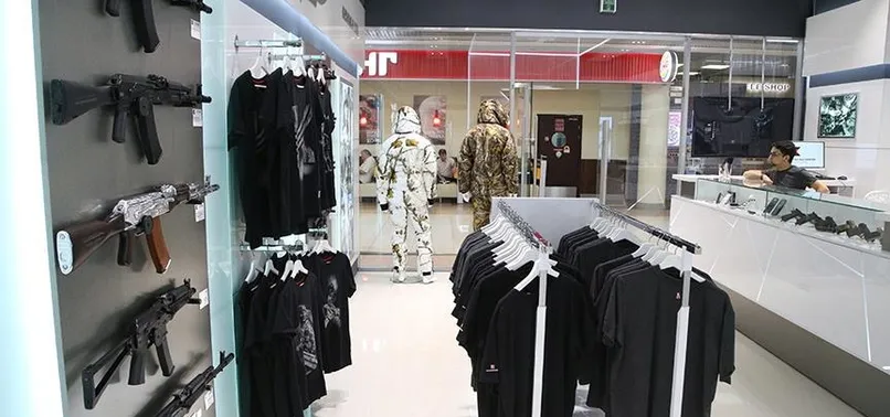 Kalaşnikof, havalimanında 'mağaza' açtı
