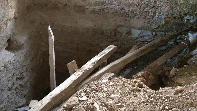 İstanbul'un Üsküdar ilçesindeki tarihi köşk definecilerin istilasına uğradı - 1