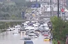 Şiddetli yağış başkenti felç etti!