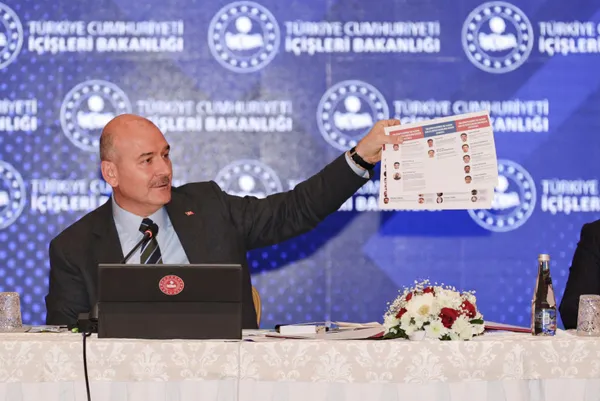 icisleri-bakani-suleyman-soyludan-yeni-teror-sorusturmasi-aciklamasi-bir-degil-tam-uc-sorusturma-vardir-1672307997261.jpg İçişleri Bakanı Süleyman Soylu'dan yeni terör soruşturması açıklaması: Bir değil tam üç soruşturma vardır - 2