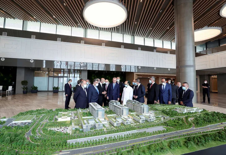 Türk sağlık sisteminin gücüne güç katacak! Başakşehir Çam ve Sakura Şehir Hastanesi açıldı!