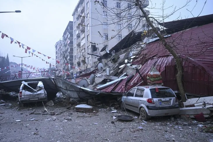 Depremden saatler sonra mucize kurtuluşlar! Umutlu bekleyişler sürüyor