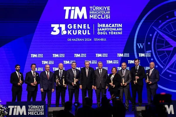 Baykar Türkiye’nin en büyük 10 ihracatçı firmasından biri oldu! Ödülü Başkan Erdoğan bizzat takdim etti