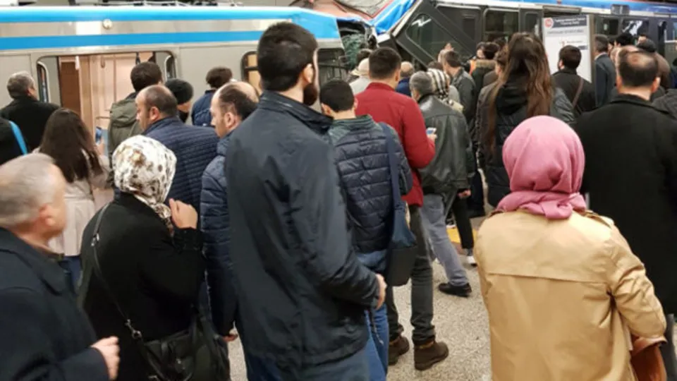 T4 Topkapı- Mescid-i Selam tramvay hattın kaza! Olay yerinden ilk kareler