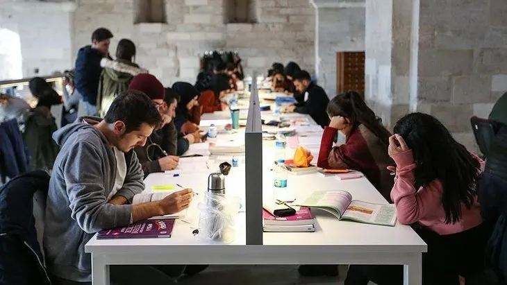 e-Devlet üniversite kayıt ekranı 2024-2025 | Uzaktan üniversiteye nasıl kayıt yapılır? Üniversite kayıtları başladı mı, ne zaman? İşte gerekenler...