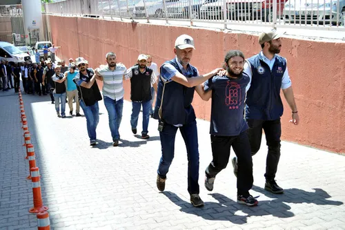 Sürekli sırıtan DEAŞ'lı terörist tutuklandı - 2