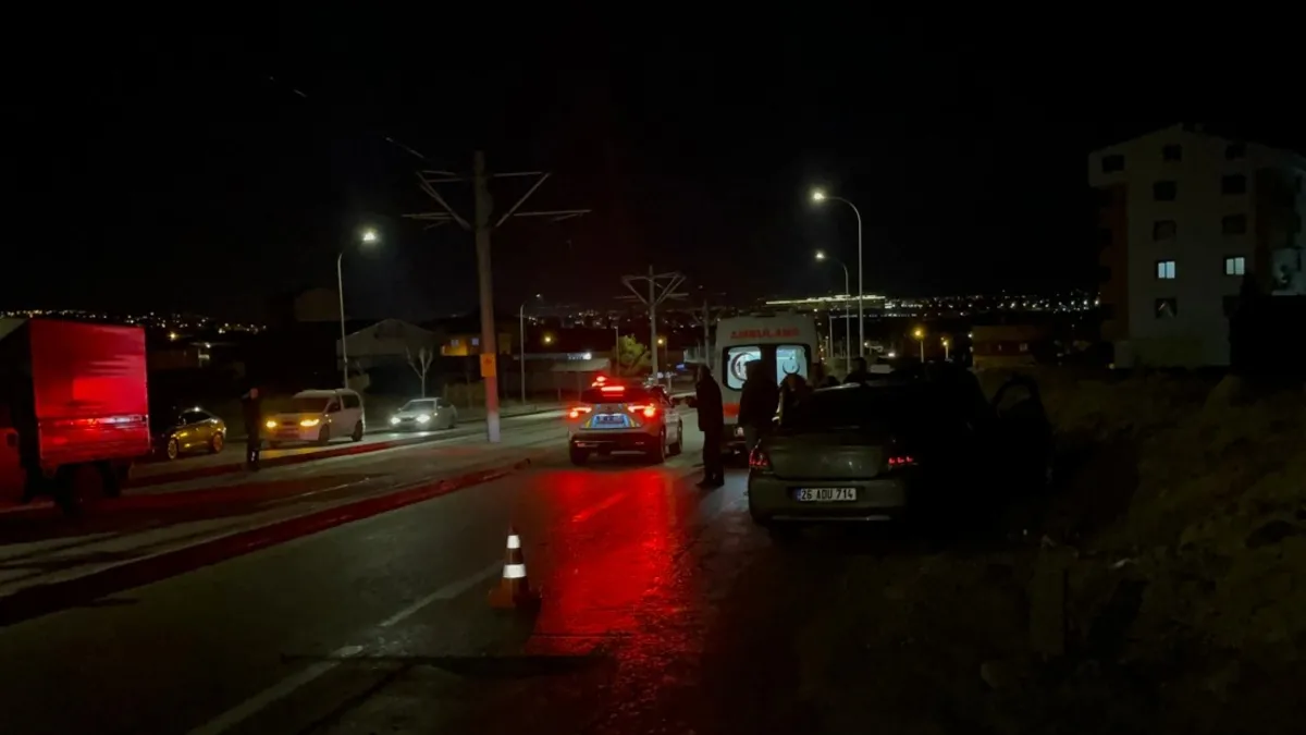 Eskişehir’de katliam gibi kaza! Otomobil tramvaydan inen yayalara daldı: 3 ölü