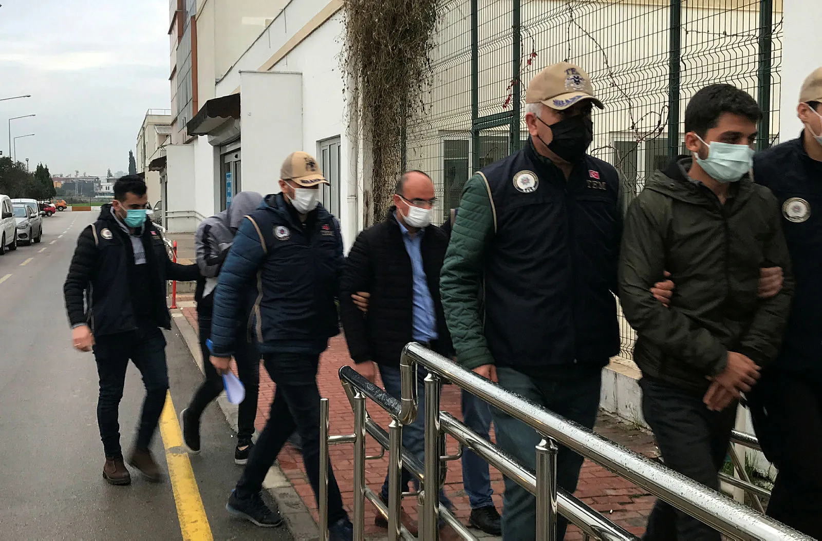 Son dakika: Adana'da 6 FETÖ şüphelisi yakalandı