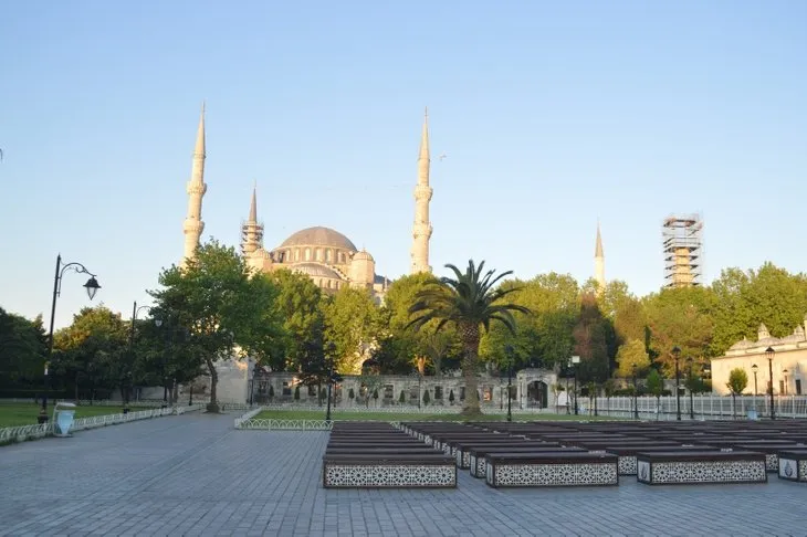 Türkiye'de bayram sabahı! Camiler bayram namazında boş kaldı...