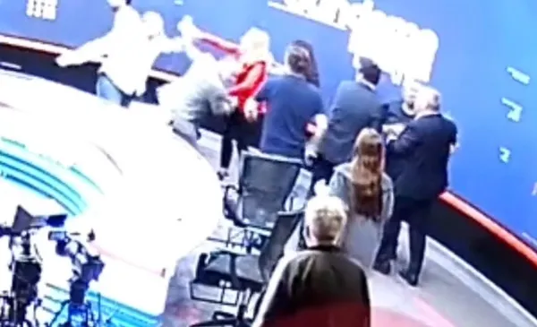 1659943144666.jpeg Gazeteci Latif Şimşek'i darp eden Cemal Enginyurt'un korumasının ifadesi ortaya çıktı! Canlı yayında tartıştı reklam arasında saldırdı - 6