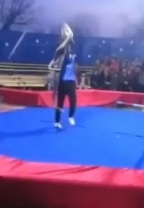 Dev piton gösteri yapan adamı seyircilerin gözü önünde boğdu! O anlar böyle görüntülendi 9