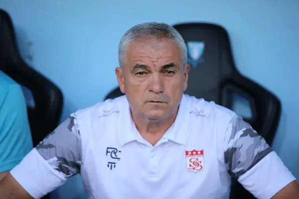 sivasspor-alanyaspor-canli-anlatim-sivasspor-alanyaspor-maci-saat-kacta-hangi-kanalda-1661181744955.jpg Sivasspor son dakikada yıkıldı - 3