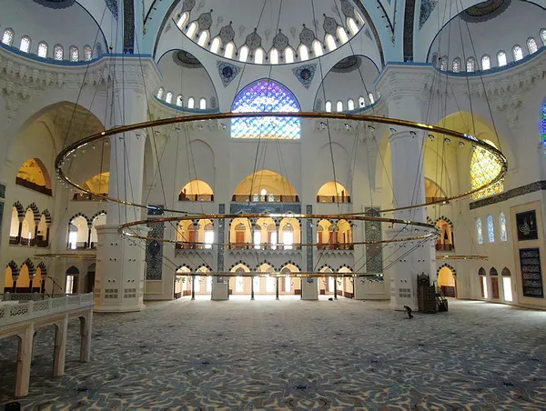 Çamlıca Camisi’nde ilk ezan Regaip Kandili’nde okunacak