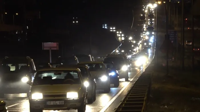Tatilciler erken dönüşe geçti! 43 il etkilendi - 1